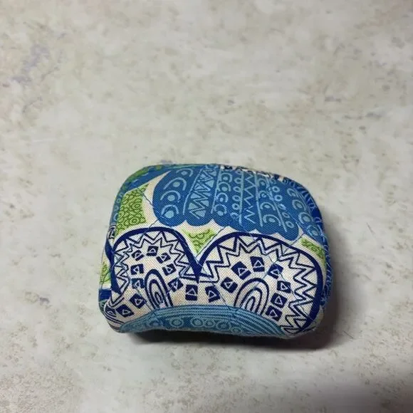 Vera Bradley Doodle Daisy Contact Case - Picture 3 of 5